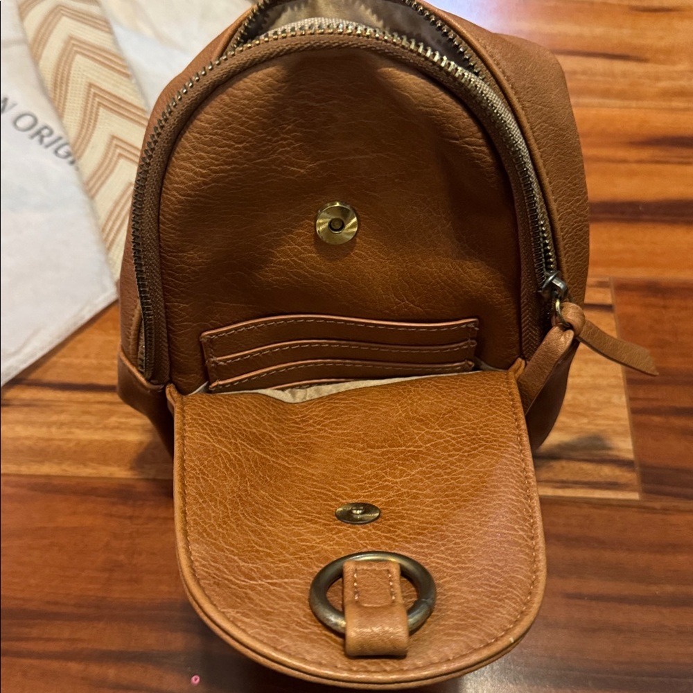 Urban Originals Tan Crossbody Sling Bag with Beige Chevron Strap - Picture 2 of 4
